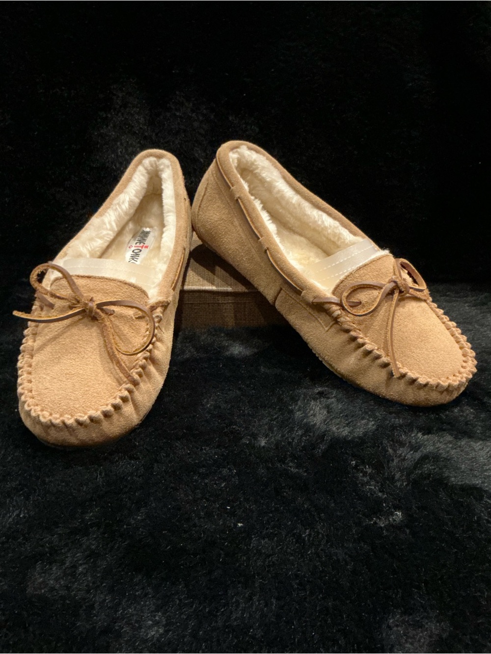 Minnetonka Tilia Women's Tan Faux-Suede Moccasin Slippers Size 10
